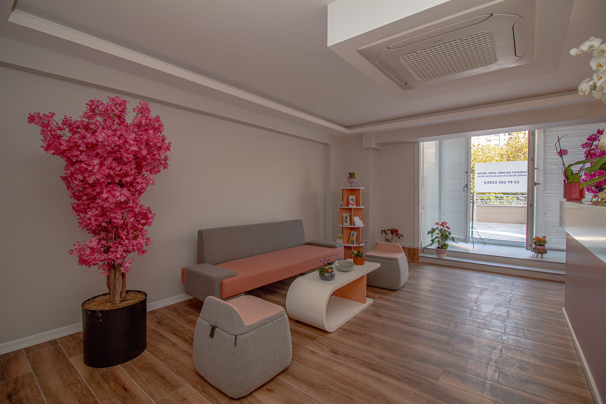 op-dr-emel-arslan-yildirim-muayenehane-bekleme-alani